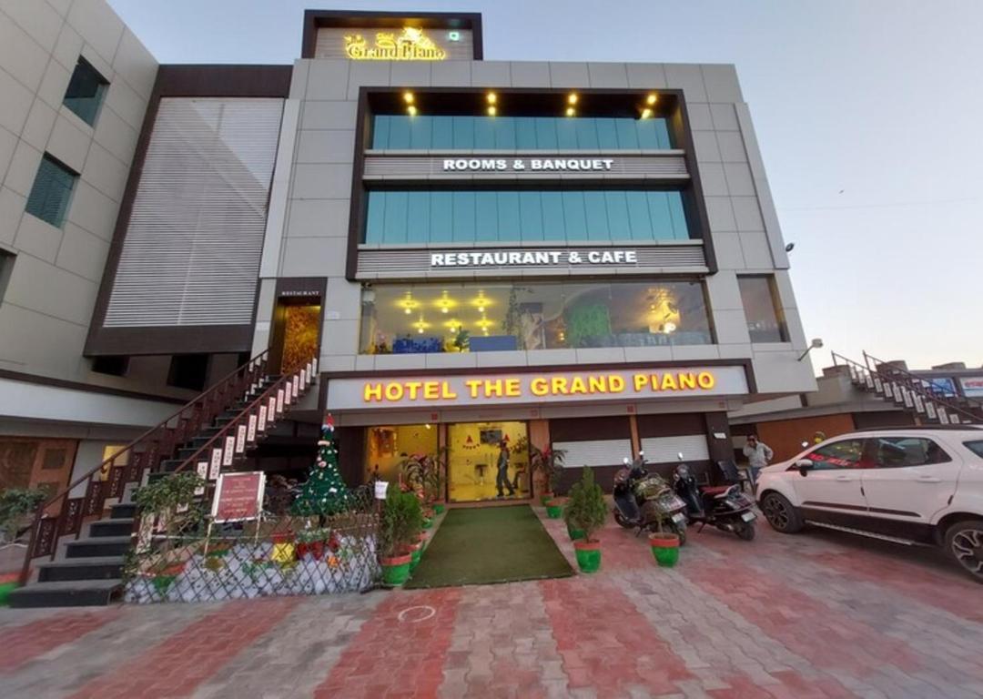 Hotel The Grand Piano - Best Business Hotel In Patan Εξωτερικό φωτογραφία